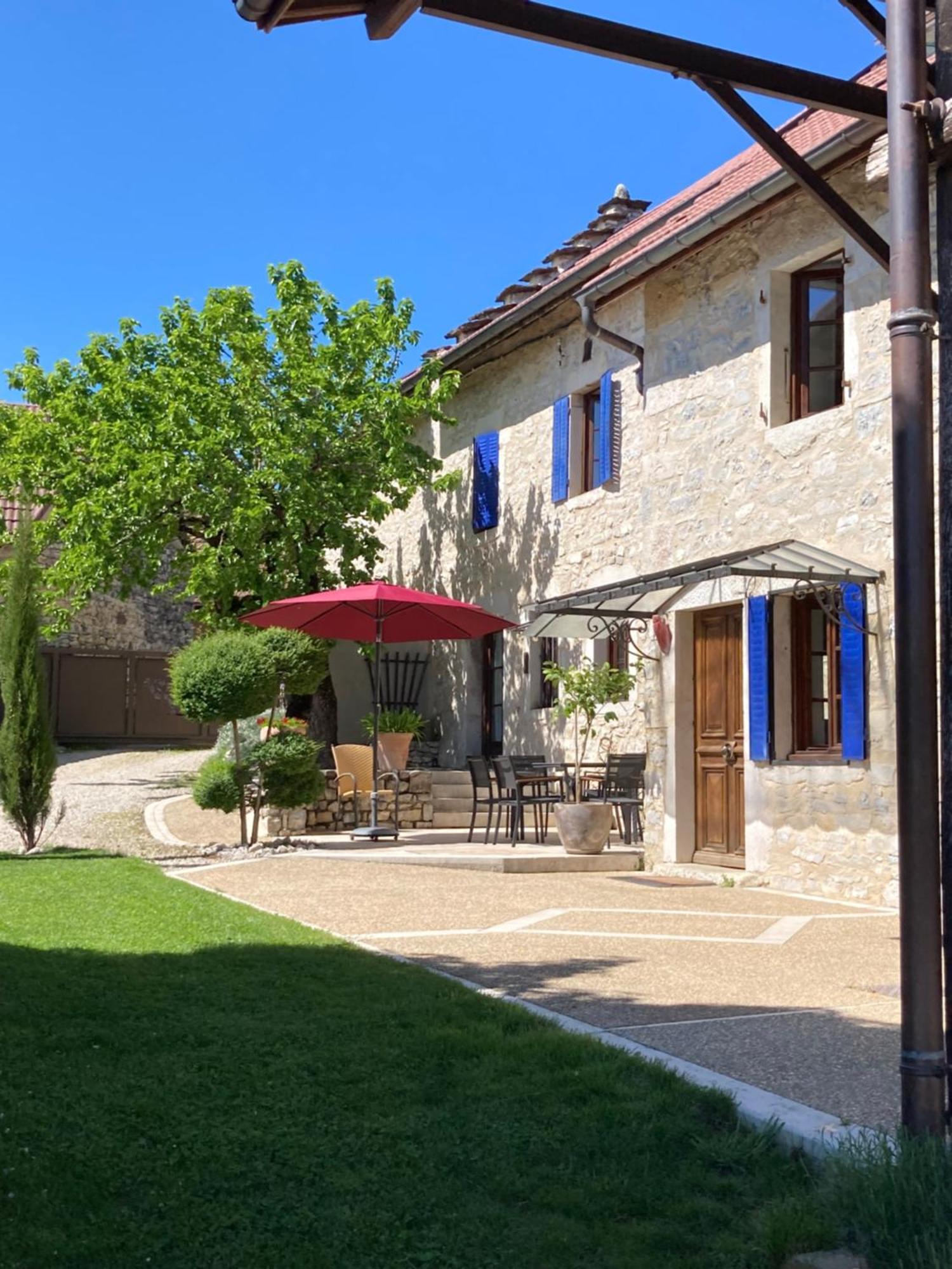 Le Clos Bo-M Marignieu Exterior photo
